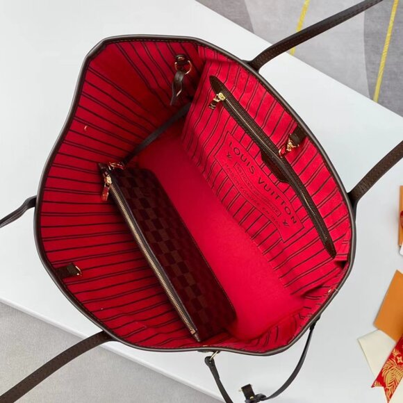 Louis Vuitton crossbody bag, shopping bag - Picture 6 of 8